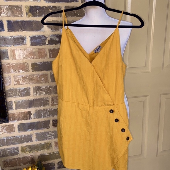 J for Justify Skort Romper Golden Amber V-Neck Lined Size Medium - Picture 11 of 11